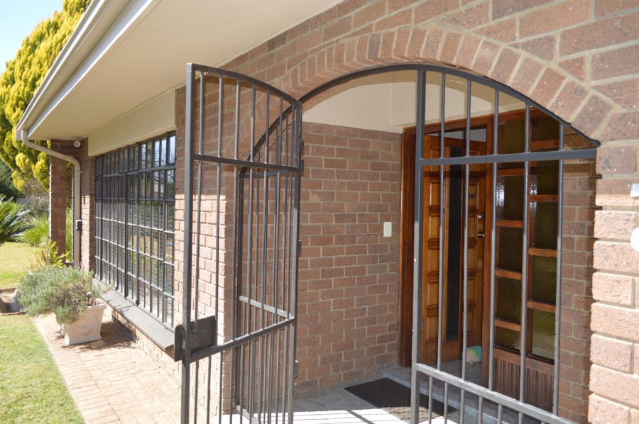 5 Bedroom Property for Sale in Wilkoppies North West